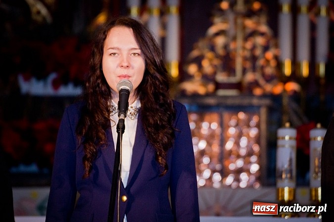 Zdjęcie w galerii na portalu naszraciborz.pl: Kolędy i pastorałki Elżbiety i Andrzeja Biskupów zabrzmiały na Starej Wsi wiadomości z regionu