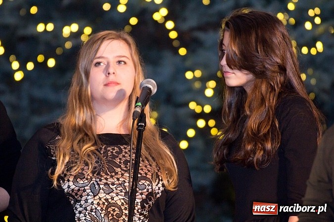 Zdjęcie w galerii na portalu naszraciborz.pl: Kolędy i pastorałki Elżbiety i Andrzeja Biskupów zabrzmiały na Starej Wsi wiadomości z regionu