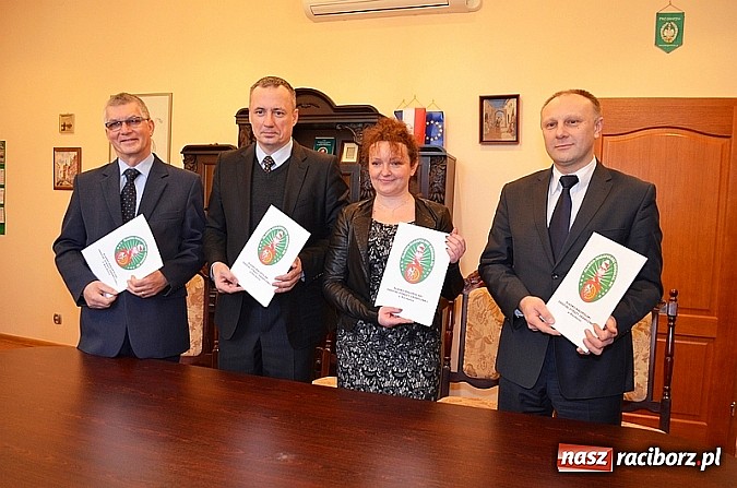 Zdjęcie w galerii na portalu naszraciborz.pl: Pogranicznicy wsp&oacute;łpracują z inspekcją pracy wiadomości z regionu