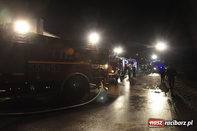 Zdjęcie w galerii na portalu naszraciborz.pl: Strażacy walczyli z groźnym pożarem hali produkcyjnej w Krzanowicach wiadomości z regionu