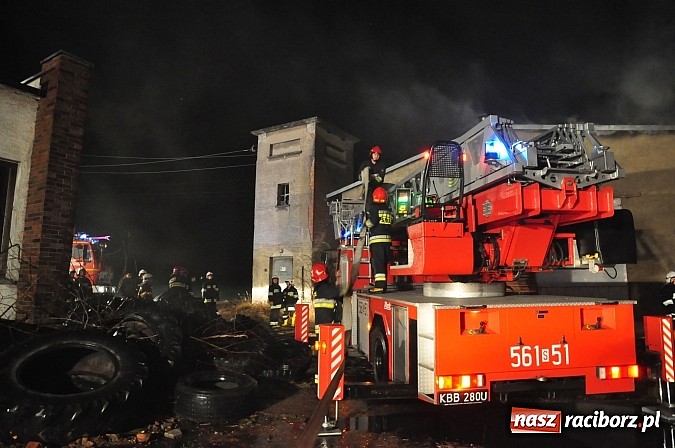 Zdjęcie w galerii na portalu naszraciborz.pl: Strażacy walczyli z groźnym pożarem hali produkcyjnej w Krzanowicach wiadomości z regionu