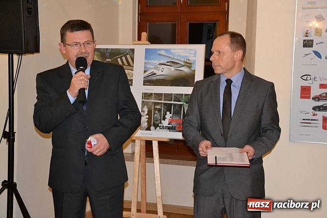 Zdjęcie w galerii na portalu naszraciborz.pl: Wernisaż prac uczni&oacute;w Zespołu Szk&oacute;ł Ekonomicznych na Zamku wiadomości z regionu