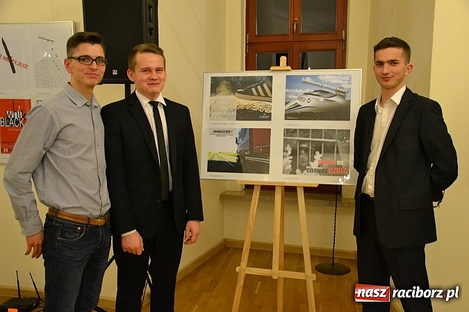 Zdjęcie w galerii na portalu naszraciborz.pl: Wernisaż prac uczni&oacute;w Zespołu Szk&oacute;ł Ekonomicznych na Zamku wiadomości z regionu