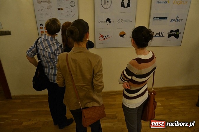 Zdjęcie w galerii na portalu naszraciborz.pl: Wernisaż prac uczni&oacute;w Zespołu Szk&oacute;ł Ekonomicznych na Zamku wiadomości z regionu