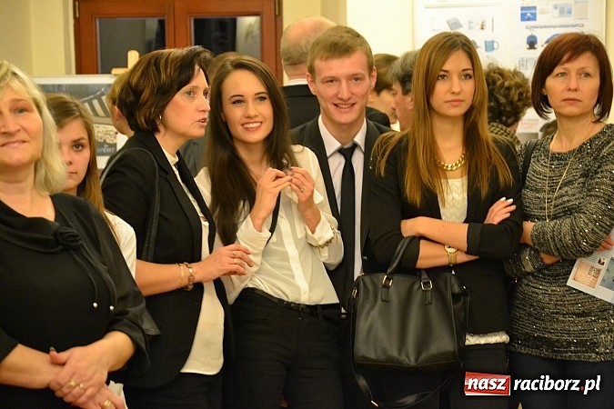 Zdjęcie w galerii na portalu naszraciborz.pl: Wernisaż prac uczni&oacute;w Zespołu Szk&oacute;ł Ekonomicznych na Zamku wiadomości z regionu