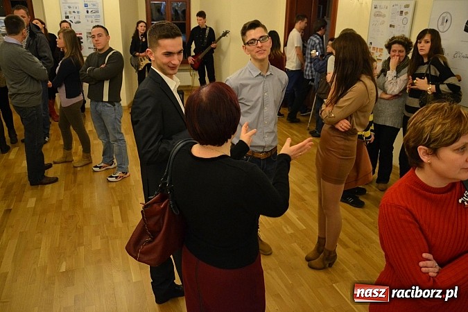 Zdjęcie w galerii na portalu naszraciborz.pl: Wernisaż prac uczni&oacute;w Zespołu Szk&oacute;ł Ekonomicznych na Zamku wiadomości z regionu