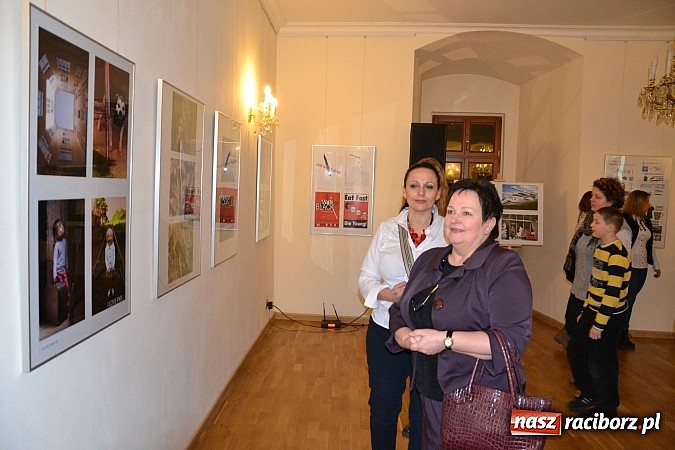 Zdjęcie w galerii na portalu naszraciborz.pl: Wernisaż prac uczni&oacute;w Zespołu Szk&oacute;ł Ekonomicznych na Zamku wiadomości z regionu