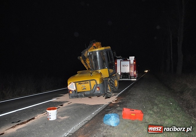 Zdjęcie w galerii na portalu naszraciborz.pl: Podwójna kraksa na drodze Racibórz-Babice wiadomości z regionu