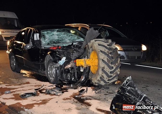 Zdjęcie w galerii na portalu naszraciborz.pl: Podwójna kraksa na drodze Racibórz-Babice wiadomości z regionu