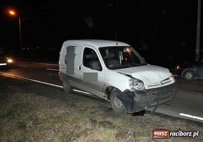 Zdjęcie w galerii na portalu naszraciborz.pl: Podwójna kraksa na drodze Racibórz-Babice wiadomości z regionu