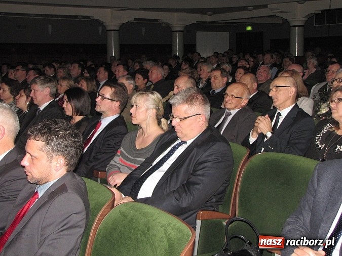 Zdjęcie w galerii na portalu naszraciborz.pl: Porywający koncert zespołu Miraż w RCK-u na spotkaniu noworocznym wiadomości z regionu