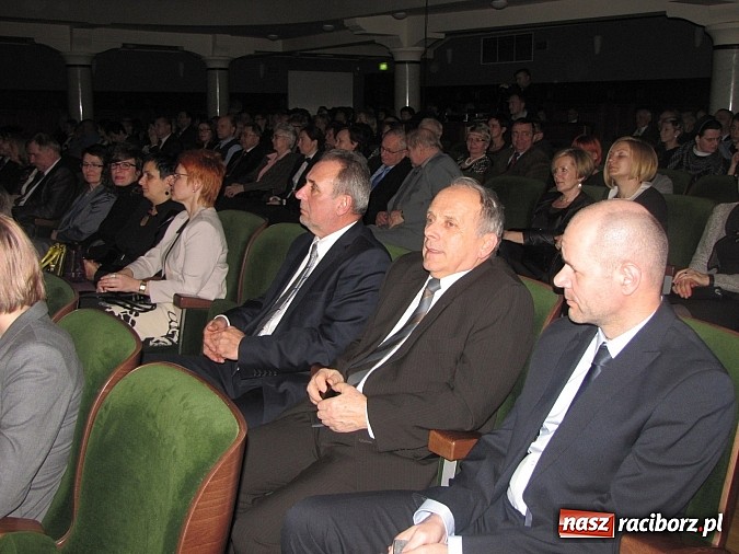 Zdjęcie w galerii na portalu naszraciborz.pl: Porywający koncert zespołu Miraż w RCK-u na spotkaniu noworocznym wiadomości z regionu