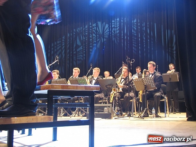 Zdjęcie w galerii na portalu naszraciborz.pl: Porywający koncert zespołu Miraż w RCK-u na spotkaniu noworocznym wiadomości z regionu