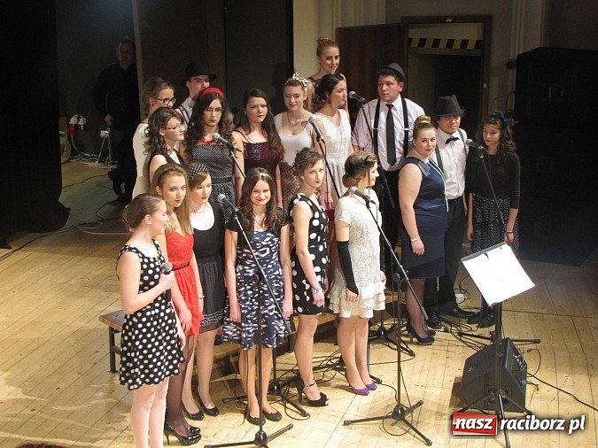 Zdjęcie w galerii na portalu naszraciborz.pl: Porywający koncert zespołu Miraż w RCK-u na spotkaniu noworocznym wiadomości z regionu