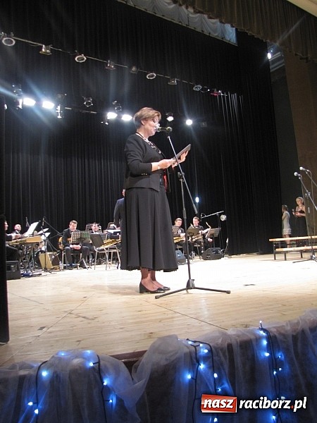 Zdjęcie w galerii na portalu naszraciborz.pl: Porywający koncert zespołu Miraż w RCK-u na spotkaniu noworocznym wiadomości z regionu