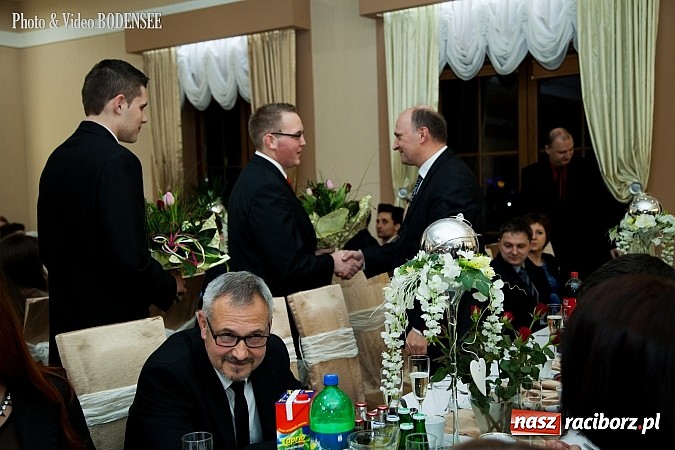 Zdjęcie w galerii na portalu naszraciborz.pl: Maturzyści z Mechanika na balu w Tworkowie wiadomości z regionu