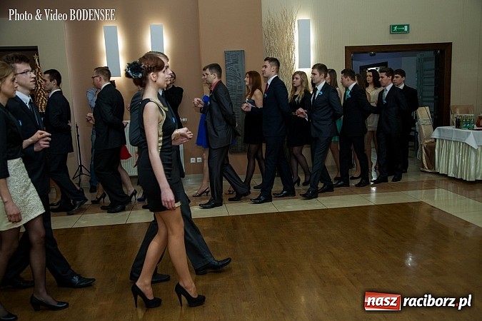 Zdjęcie w galerii na portalu naszraciborz.pl: Maturzyści z Mechanika na balu w Tworkowie wiadomości z regionu