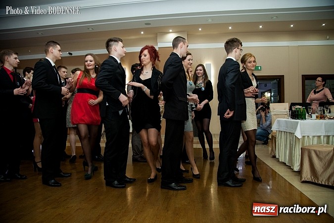 Zdjęcie w galerii na portalu naszraciborz.pl: Maturzyści z Mechanika na balu w Tworkowie wiadomości z regionu