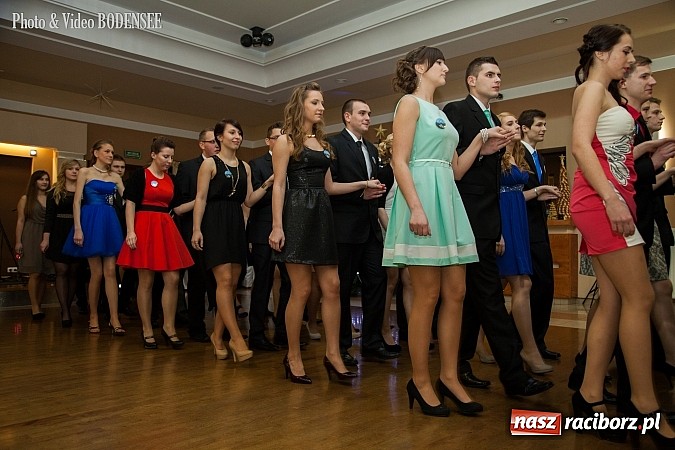 Zdjęcie w galerii na portalu naszraciborz.pl: Maturzyści z Mechanika na balu w Tworkowie wiadomości z regionu