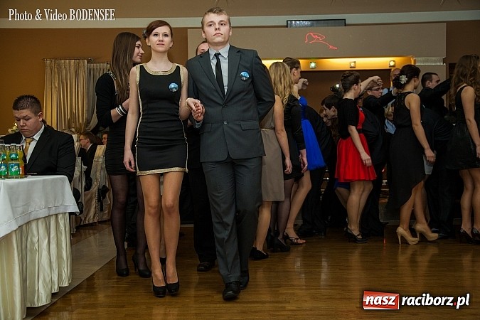 Zdjęcie w galerii na portalu naszraciborz.pl: Maturzyści z Mechanika na balu w Tworkowie wiadomości z regionu