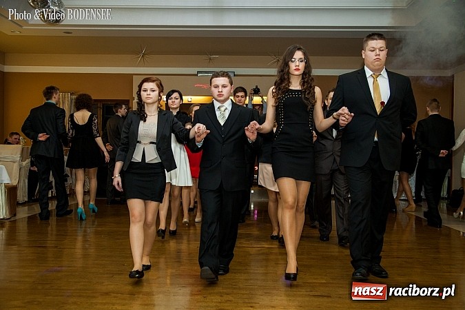 Zdjęcie w galerii na portalu naszraciborz.pl: Maturzyści z Mechanika na balu w Tworkowie wiadomości z regionu