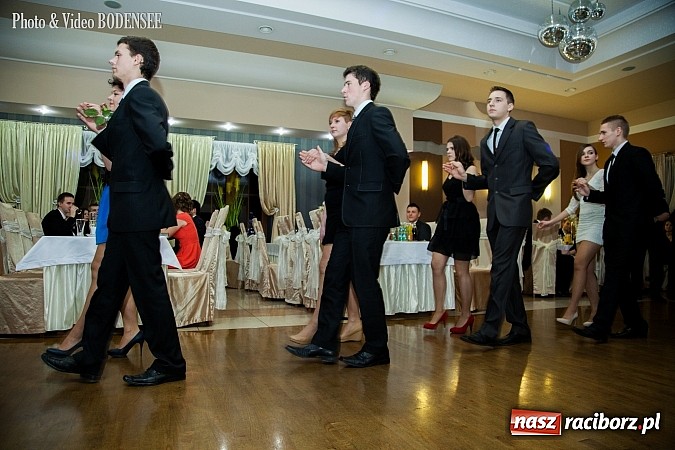 Zdjęcie w galerii na portalu naszraciborz.pl: Maturzyści z Mechanika na balu w Tworkowie wiadomości z regionu