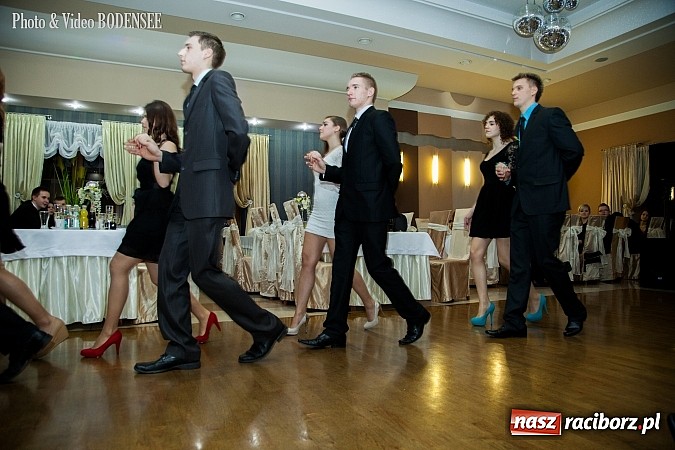 Zdjęcie w galerii na portalu naszraciborz.pl: Maturzyści z Mechanika na balu w Tworkowie wiadomości z regionu