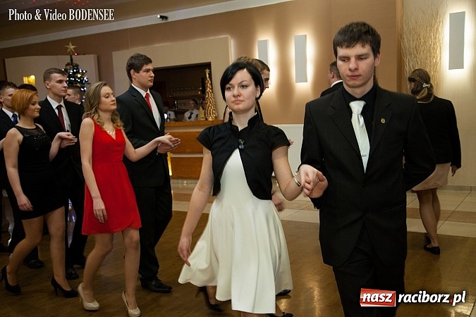 Zdjęcie w galerii na portalu naszraciborz.pl: Maturzyści z Mechanika na balu w Tworkowie wiadomości z regionu