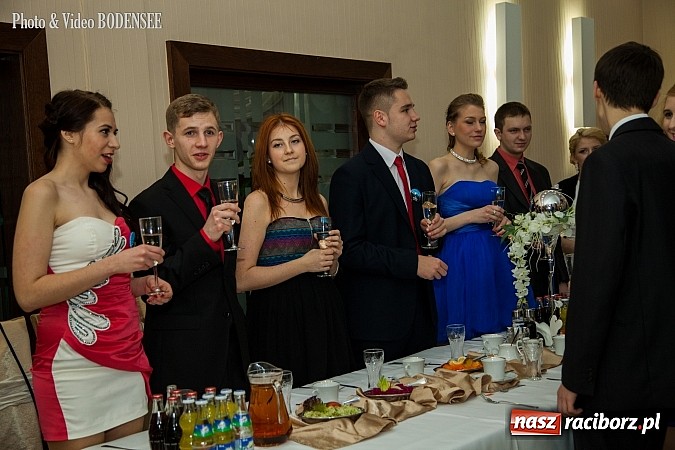 Zdjęcie w galerii na portalu naszraciborz.pl: Maturzyści z Mechanika na balu w Tworkowie wiadomości z regionu