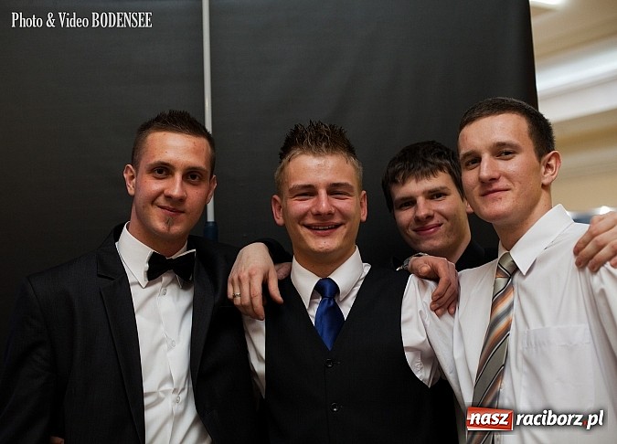 Zdjęcie w galerii na portalu naszraciborz.pl: Maturzyści z Mechanika na balu w Tworkowie wiadomości z regionu