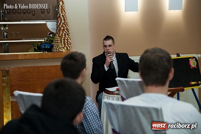 Zdjęcie w galerii na portalu naszraciborz.pl: Maturzyści z Mechanika na balu w Tworkowie wiadomości z regionu