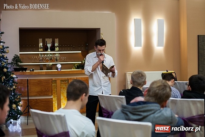 Zdjęcie w galerii na portalu naszraciborz.pl: Maturzyści z Mechanika na balu w Tworkowie wiadomości z regionu