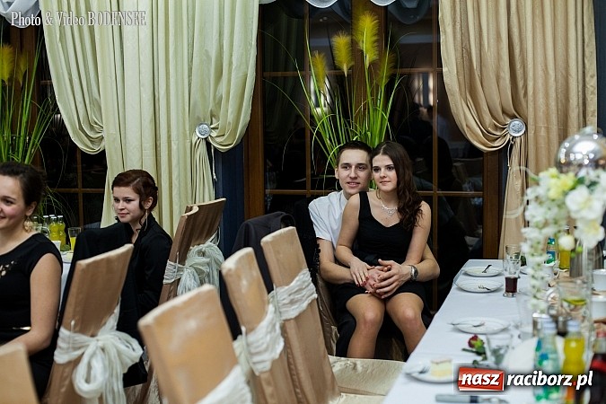 Zdjęcie w galerii na portalu naszraciborz.pl: Maturzyści z Mechanika na balu w Tworkowie wiadomości z regionu