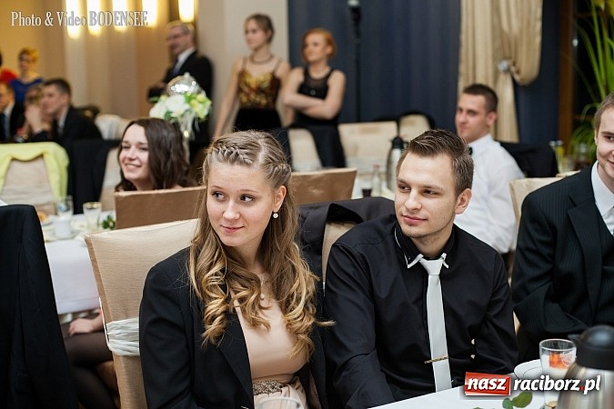 Zdjęcie w galerii na portalu naszraciborz.pl: Maturzyści z Mechanika na balu w Tworkowie wiadomości z regionu