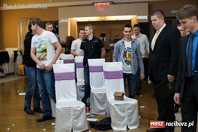 Zdjęcie w galerii na portalu naszraciborz.pl: Maturzyści z Mechanika na balu w Tworkowie wiadomości z regionu