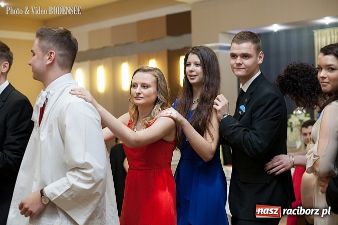 Zdjęcie w galerii na portalu naszraciborz.pl: Maturzyści z Mechanika na balu w Tworkowie wiadomości z regionu