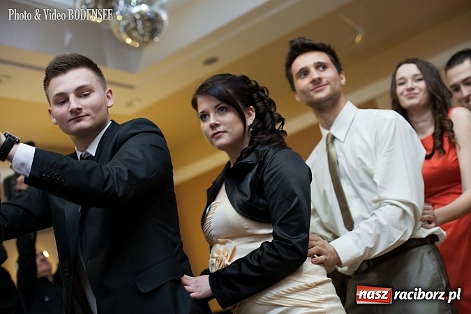 Zdjęcie w galerii na portalu naszraciborz.pl: Maturzyści z Mechanika na balu w Tworkowie wiadomości z regionu