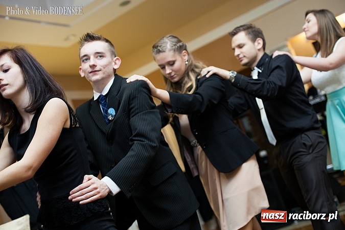 Zdjęcie w galerii na portalu naszraciborz.pl: Maturzyści z Mechanika na balu w Tworkowie wiadomości z regionu