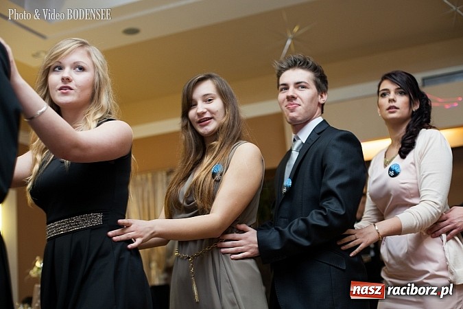 Zdjęcie w galerii na portalu naszraciborz.pl: Maturzyści z Mechanika na balu w Tworkowie wiadomości z regionu