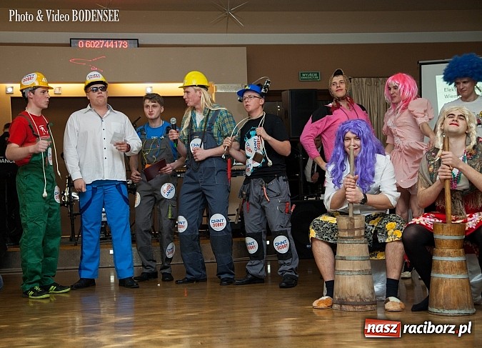 Zdjęcie w galerii na portalu naszraciborz.pl: Maturzyści z Mechanika na balu w Tworkowie wiadomości z regionu