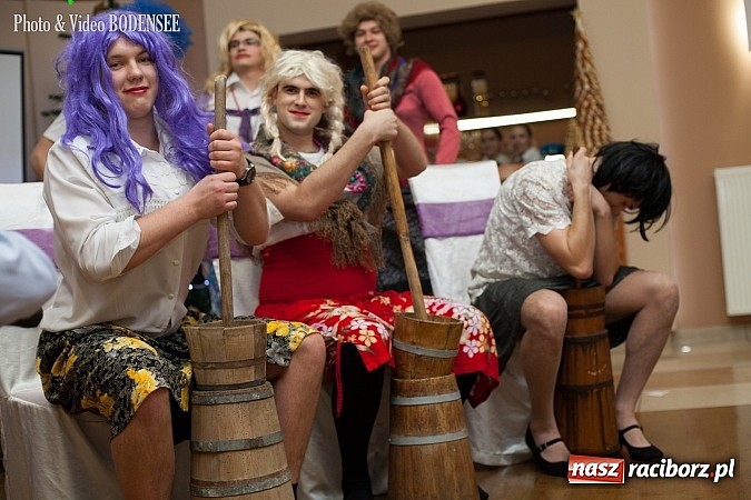 Zdjęcie w galerii na portalu naszraciborz.pl: Maturzyści z Mechanika na balu w Tworkowie wiadomości z regionu