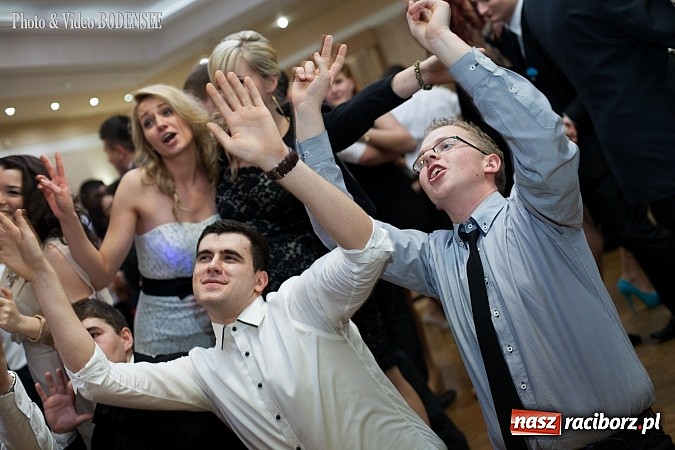 Zdjęcie w galerii na portalu naszraciborz.pl: Maturzyści z Mechanika na balu w Tworkowie wiadomości z regionu