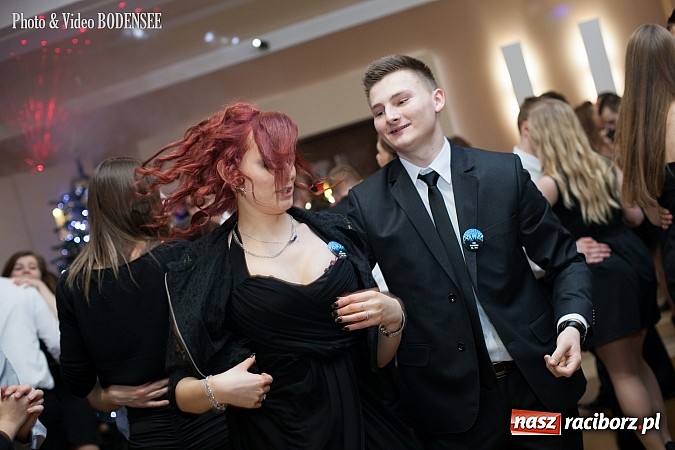 Zdjęcie w galerii na portalu naszraciborz.pl: Maturzyści z Mechanika na balu w Tworkowie wiadomości z regionu