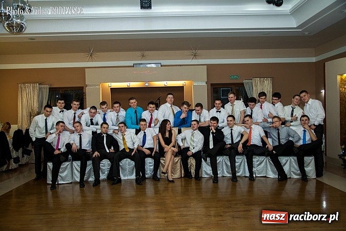 Zdjęcie w galerii na portalu naszraciborz.pl: Maturzyści z Mechanika na balu w Tworkowie wiadomości z regionu