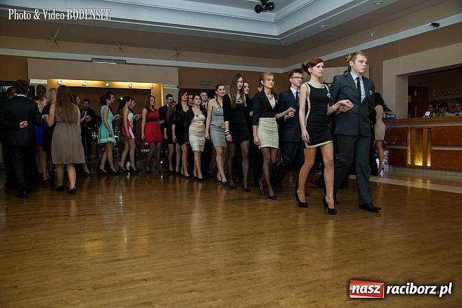 Zdjęcie w galerii na portalu naszraciborz.pl: Maturzyści z Mechanika na balu w Tworkowie wiadomości z regionu