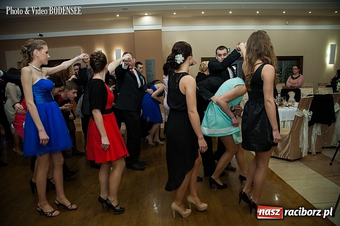 Zdjęcie w galerii na portalu naszraciborz.pl: Maturzyści z Mechanika na balu w Tworkowie wiadomości z regionu