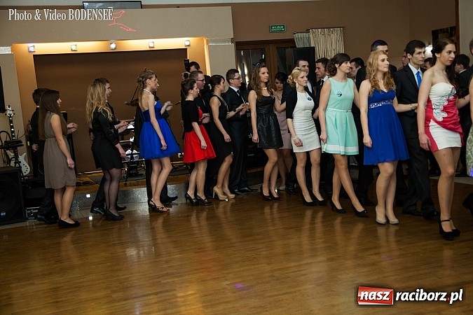 Zdjęcie w galerii na portalu naszraciborz.pl: Maturzyści z Mechanika na balu w Tworkowie wiadomości z regionu