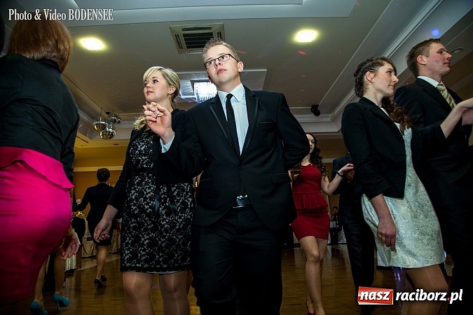 Zdjęcie w galerii na portalu naszraciborz.pl: Maturzyści z Mechanika na balu w Tworkowie wiadomości z regionu