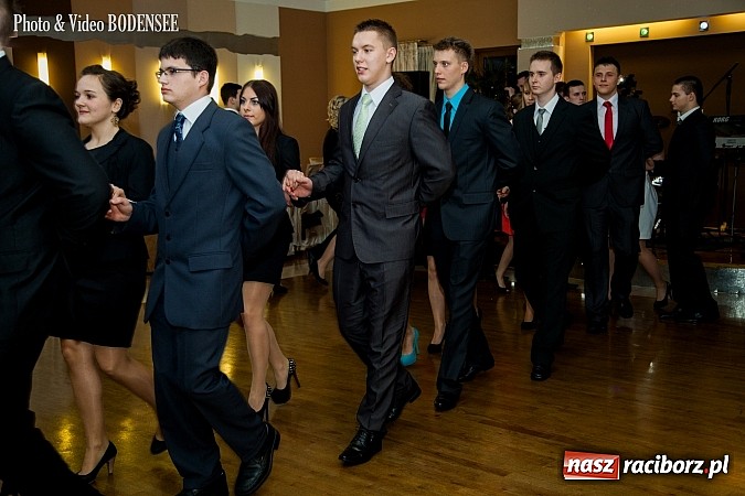 Zdjęcie w galerii na portalu naszraciborz.pl: Maturzyści z Mechanika na balu w Tworkowie wiadomości z regionu