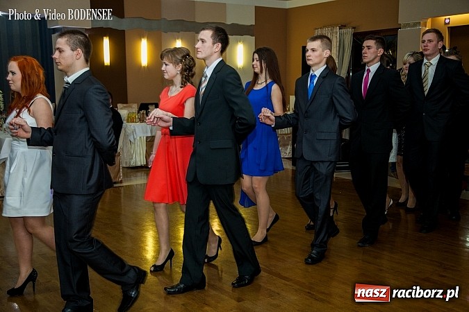 Zdjęcie w galerii na portalu naszraciborz.pl: Maturzyści z Mechanika na balu w Tworkowie wiadomości z regionu